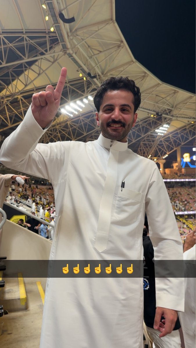 متصدر لا تكلمني 💛💙.. 
الف الف مبروك الفوز 😍😍😍