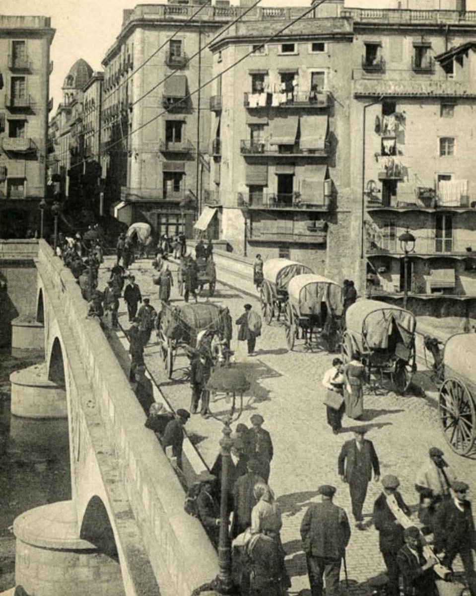 El Pont de Pedra de Girona l'any 1906.
