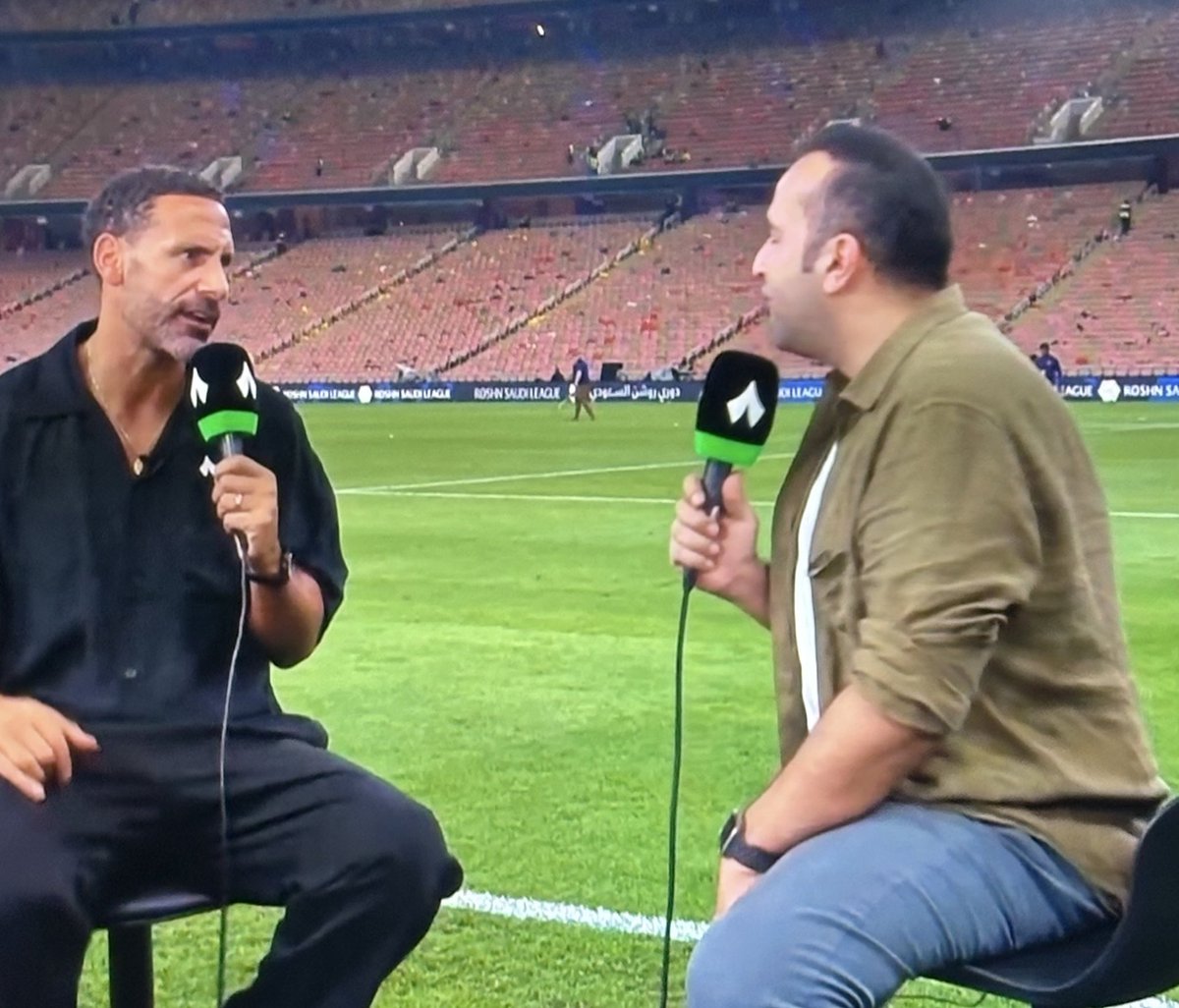 الحين وش استفدنا من المقابله بدون ترجمه  سبحان الله المذيع من طقة سامي الي مايشفون شي ومتوقعين انفسهم مافوقهم احد  #الاتحاد_النصر