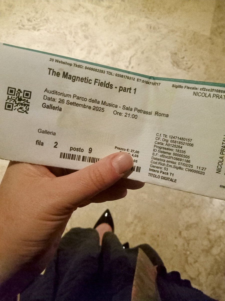 geeorgeea's tweet image. how fuckin' romantic ❤️