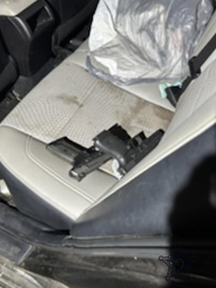 Traffic Stop Leads to the recovery of 4 Illegally Possessed Firearms, Drugs and Arrests

Read more: facebook.com/share/p/1GcYd8…