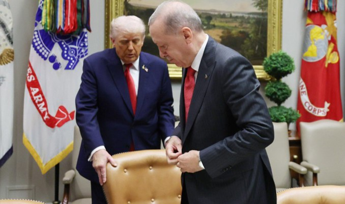 Büyük bir kırılma ve anlaşılamaz bir sapma yaşıyorsunuz.

Allah için ve ahiretiniz için kendinize gelin. Yöneticilerin her yaptığını aklamak ve paklamak zorunda değilsiniz? 

Bu güzelleme yaptığınız ve övgüsüne mazhar olmaktan övünç duyduğunuz Amerika büyük şeytan değil miydi?