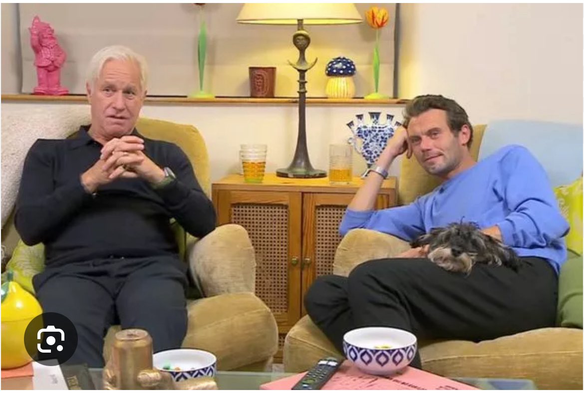 SandraW70403194's tweet image. Genuinely thought this was Father/Son #GOGGLEBOX 😳😳