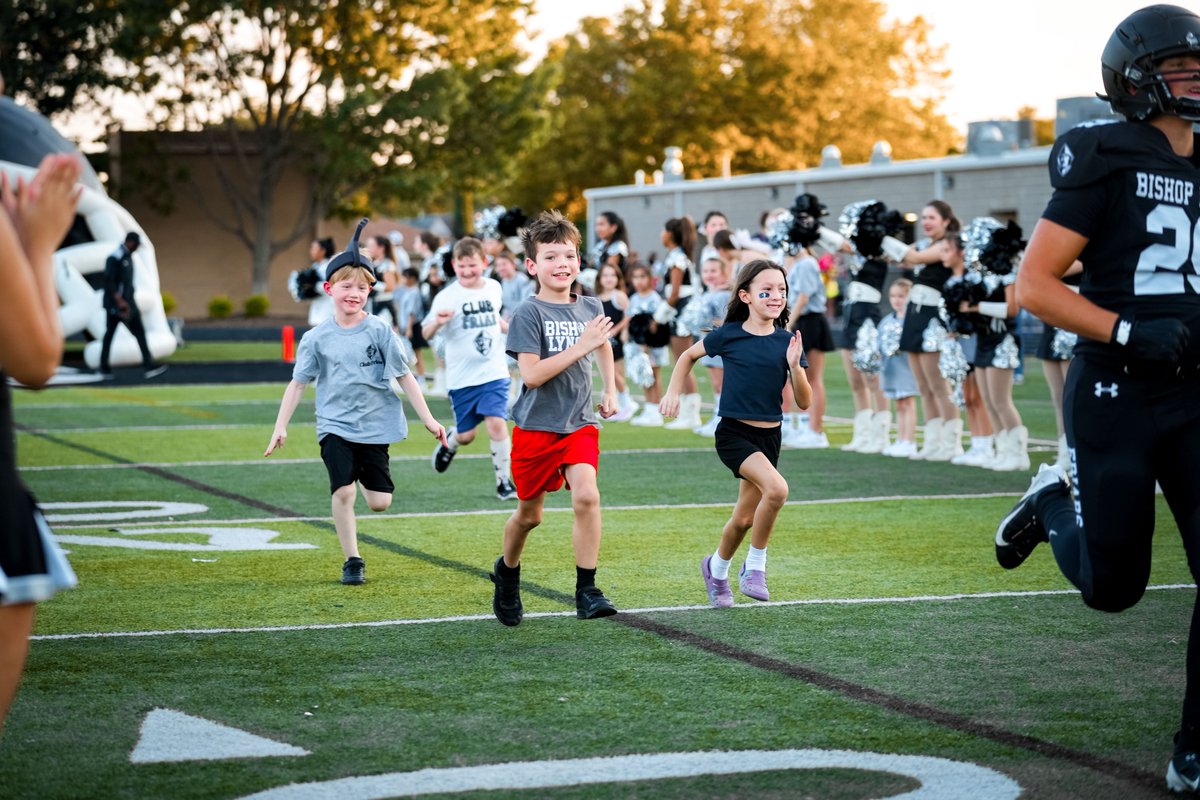 BishopLynch's tweet image. Nothing better than having all our #FutureFriars together with the #FriarFamily! 💪 What an awesome time cheering side by side and celebrating a big victory for our #Friars! 🖤🤍 #GoFriars