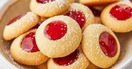 A small, handwritten note is included with the carefully wrapped confections.

'Something sweet to brighten any difficult days.

And plenty to share with the most precious members of the crew.

Made with love, from Necorli'.