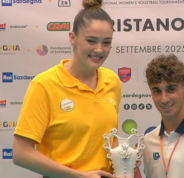 🏆 Sardegna Volleyball Challenge

⭐️ En İyi Orta Oyuncu: 🇹🇷 Zehra Güneş