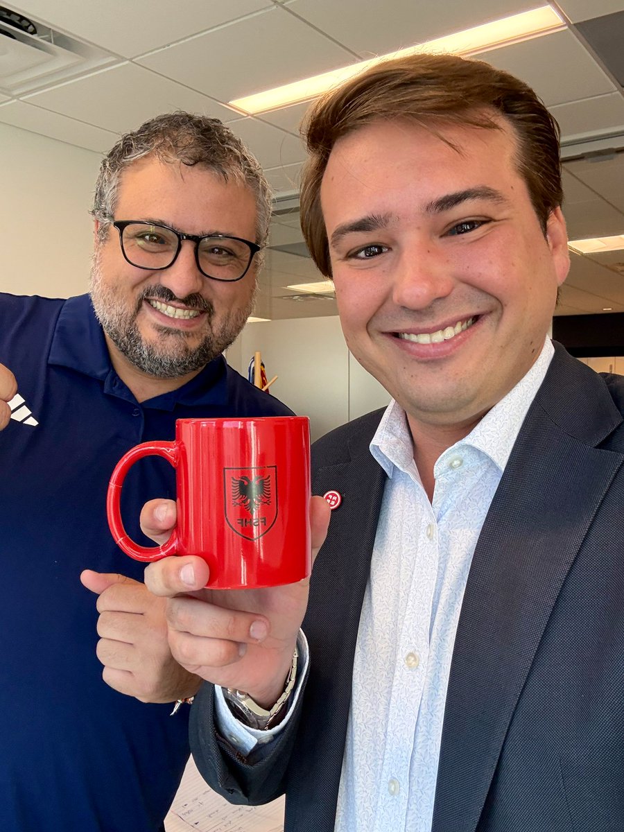Hace poco más de un año, FIFA abrió oficinas en Miami como parte de su estrategia global.

Tuve el privilegio de visitarlas acompañado por un anfitrión de lujo, el abogado español Miguel Liétard, referente en derecho deportivo.