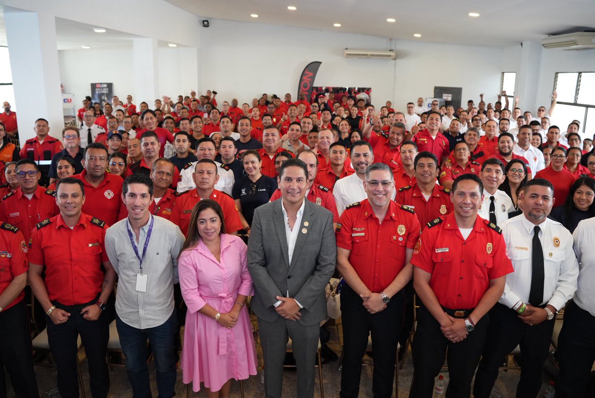 En el Congreso Nacional de Bomberos en Santa Elena, la Secretaría Nacional de Gestión de Riesgos, liderada por Jorge Carrillo, reafirmó el compromiso del Gobierno Nacional con la primera línea de respuesta.

El encuentro reunió a autoridades y Cuerpos de Bomberos de todo el país