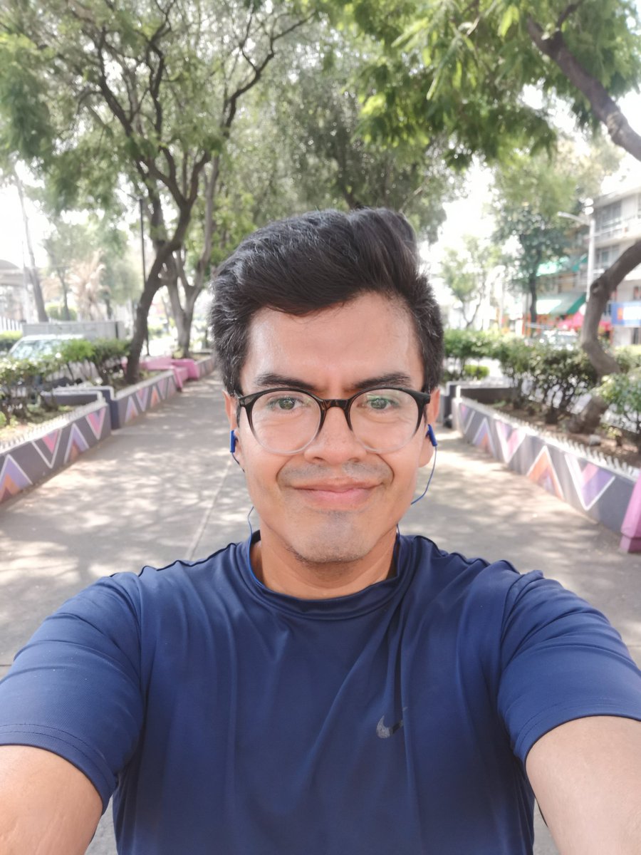 De esos días que corres simplemente para recuperar la movilidad que el ejercicio de fuerza te quitó, no cabe duda que correr es una herramienta formidable y que se puede aplicar para muchas cosas ♥

#diariodeunGordo
#yoelegicorrer