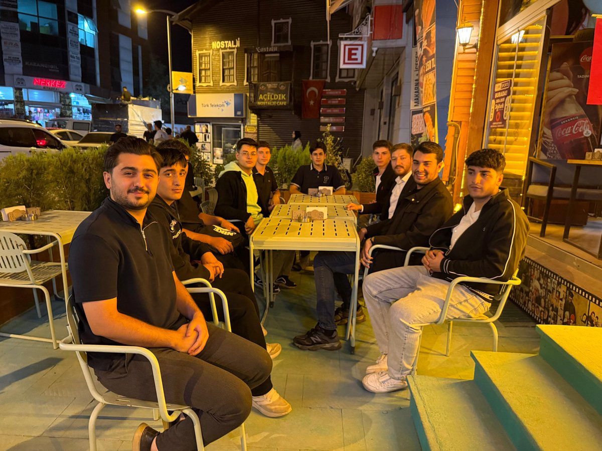Kağan Mercan (@kaganmercannn) on Twitter photo 📍 Genç Arazi / Malatya
MKYK Üyemiz Alihan Keleş ile birlikte genç kardeşlerimizle bir araya geldik.
Yasin ve Emin kardeşlerimizin doğum gününü kutladık, nice ak yıllara! 🎂✨ 📍 Genç Arazi / Malatya
MKYK Üyemiz Alihan Keleş ile birlikte genç kardeşlerimizle bir araya geldik.
Yasin ve Emin kardeşlerimizin doğum gününü kutladık, nice ak yıllara! 🎂✨