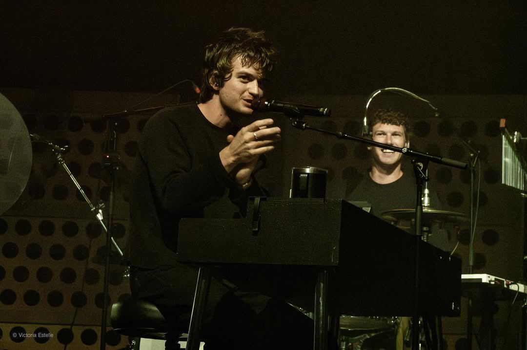 infojoebr's tweet image. ELE É TÃO LINDO! Novas fotos de Djo se apresentando no show de Rochester, Nova York (24/09)

via victoriasbeautifulmind no Instagram (@ethervic no Twitter/X)