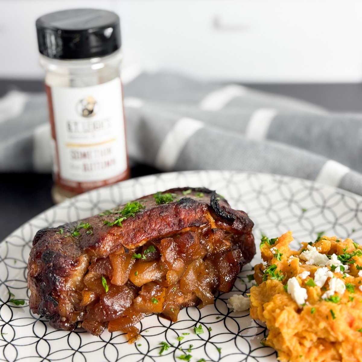 It's Fall Y'all and that means sweater weather, cozy evenings with crisp nights, and hearty meals. This Autumn Apple Chutney Stuffed Pork Chop is the perfect show stopping entree for fall, holiday meals, or a flavorful date-night dinner.

Recipe --&gt; btleighs.com/blogs/recipes/…