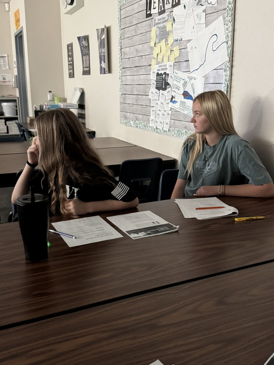 boulder_hs's tweet image. Freshmen in English are analyzing a survival documentary 🎥✍️, gathering evidence to build strong argumentative essays. #SurvivalSkills #bchs41