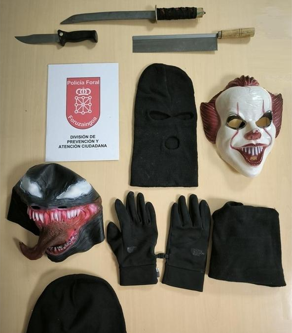 Mirad todo lo que llevaba en su mochila un marroquí de 27 años tras ser detenido en Pamplona por la Policía Foral de Navarra.

Quizá se dirigía a trabajar en la campaña de recogida de la fresa en Huelva.