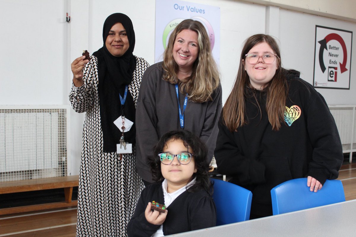 What a lovely morning! 💚 We celebrated Macmillan Coffee Morning with coffee, cake, and lots of smiles. Thank you to all the parents who joined us—and a big shoutout to our amazing staff for organising it! ☕🍰