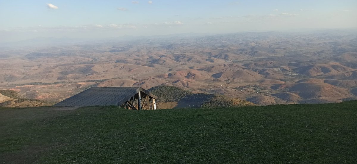 seioql's tweet photo. @MUNDINHODOCEC @astronomiaum Só o pico do Ibituruna proporciona essas imagens https://t.co/JcFzJd2Kbl