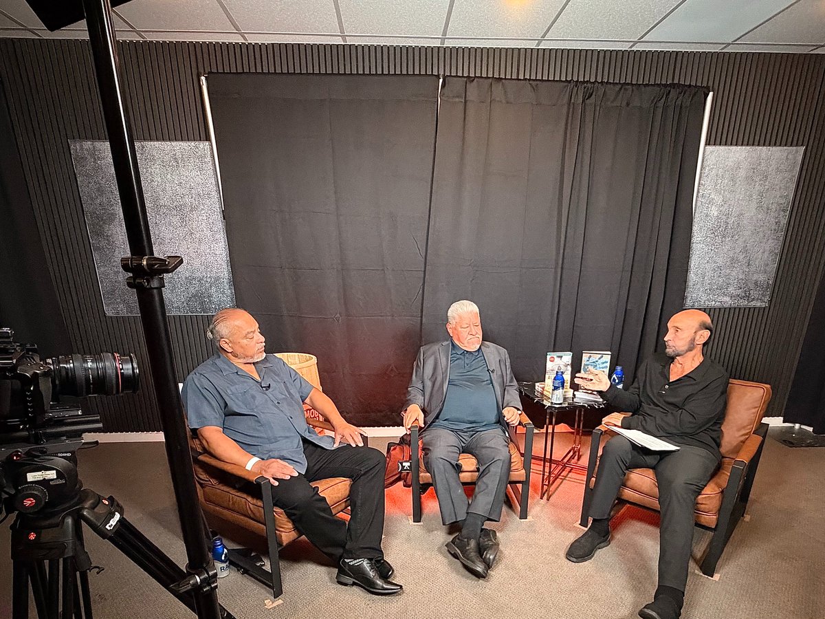 EdMBernstein's tweet image. This week on The Ed Bernstein Show, our guests are Gabe Morales and Luis J. Rodriguez, both recently featured as guest speakers at The Mob Museum.

Gabe Morales spent more than 30 years in criminal justice, retiring as a lieutenant with ICE after a career that included service in…