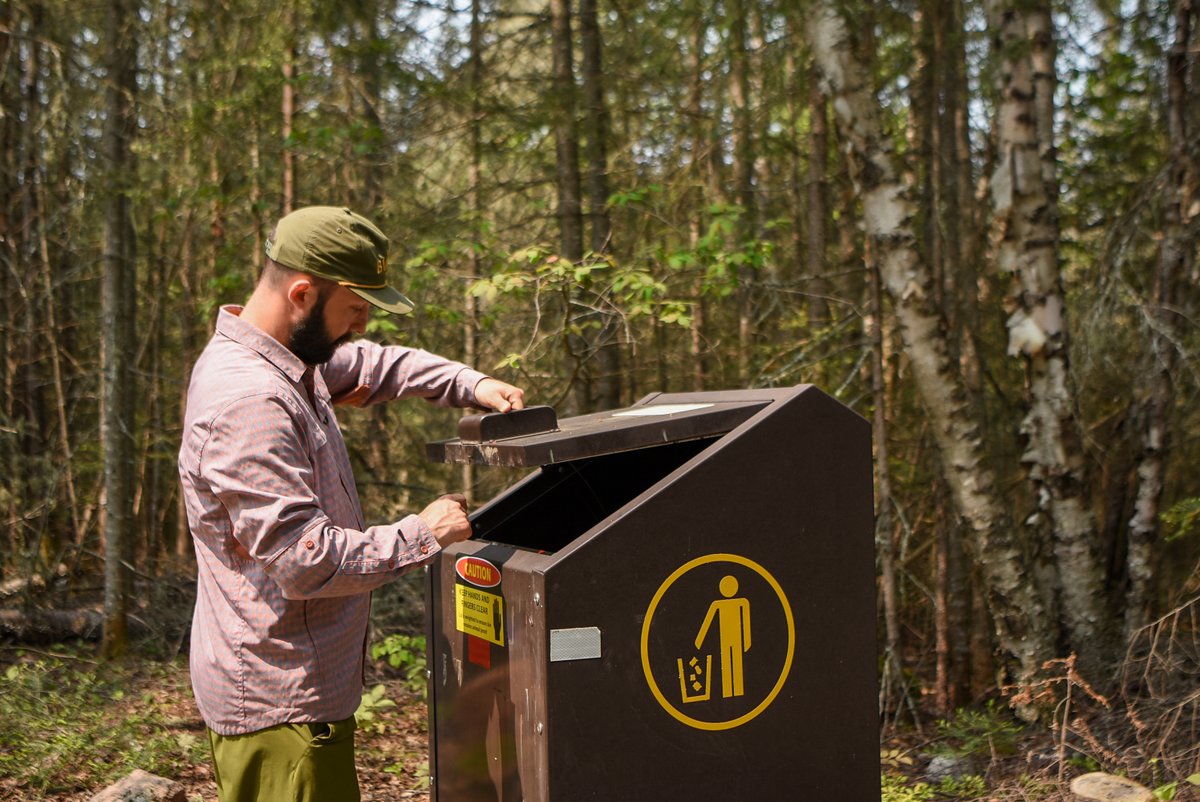 As park-lovers, it's our responsibility to dispose of all our garbage correctly. 
Remember to: 
🗑️ Do a sweep before you leave your site or day-use spot 
🗑️ Be mindful of small plastics 
🗑️ Bring your own garbage bag 
ontarioparks.com/parksblog/how-… 
#actONlitter #CharlestonLake