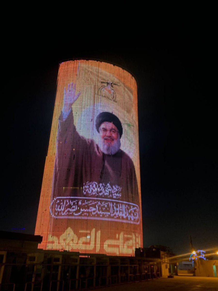 RebabALyacien's tweet photo. كانّها ليلة من ليالي عاشوراء.. 
بغداد ترفع صور السيد الشهيد حسن نصر الله تزامناً مع الذكرة الأولى لشهادته. 
مول بغداد - الحارثية
#إنا_على_العهد_يا_نصر_الله
#العراق_على_العهد https://t.co/6wWMIJNkQW