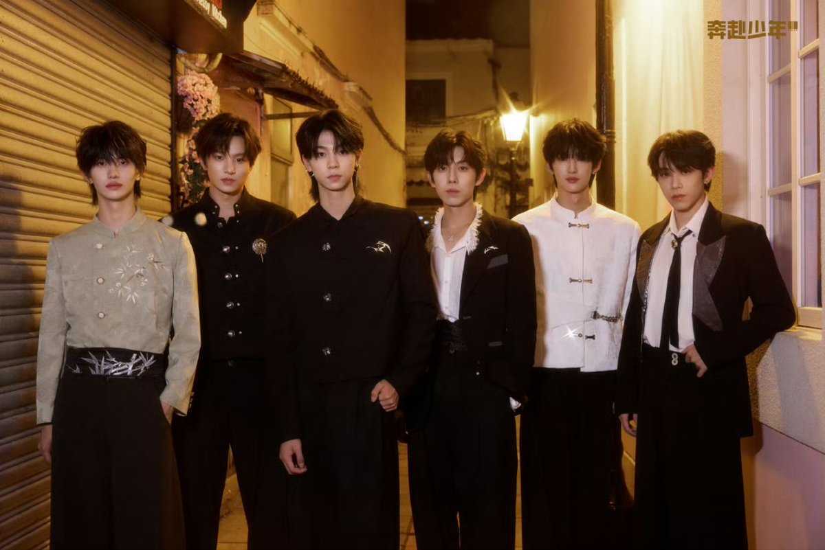 LY_LEADER_CIIU's tweet image. มาแช๊ะภาพหล่อๆ กันแต่เช้าเลยค่ะตื่นกันรึยังลู๊กกกกก😄
#luoyan #wangtianyi 
#lixijie #Baiyuanhao 
#allen #HuangWenjin 
#CIIU #奔赴少年CIIU
#closertoyou 
#JYPCHINA #JYP