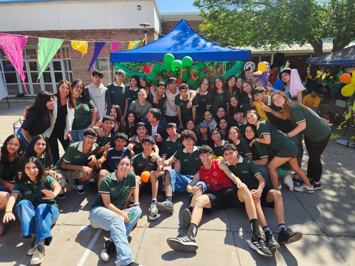 TadeoGZ's tweet photo. Visitamos la Escuela Marcelino Blanco de #LaPaz y compartimos con sus alumnos y docentes el festejo por el día del estudiante.

La escuela, además de educar, es un lugar donde se construye comunidad, se comparten experiencias y se generan espacios para que cada estudiante pueda crecer acompañado.

Gracias por recibirnos con tanto cariño!