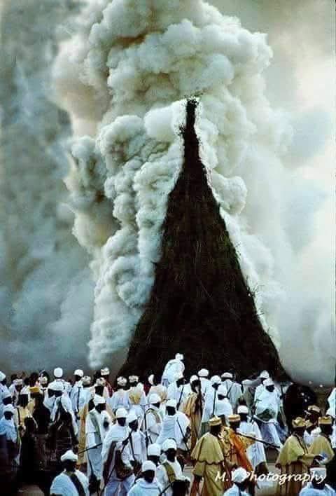 meskununey's tweet photo. May the scent of the True Cross rise over our land; let its holy fire cleanse our nation, and may every evil choke on its own lies! https://t.co/00tU4aV10W