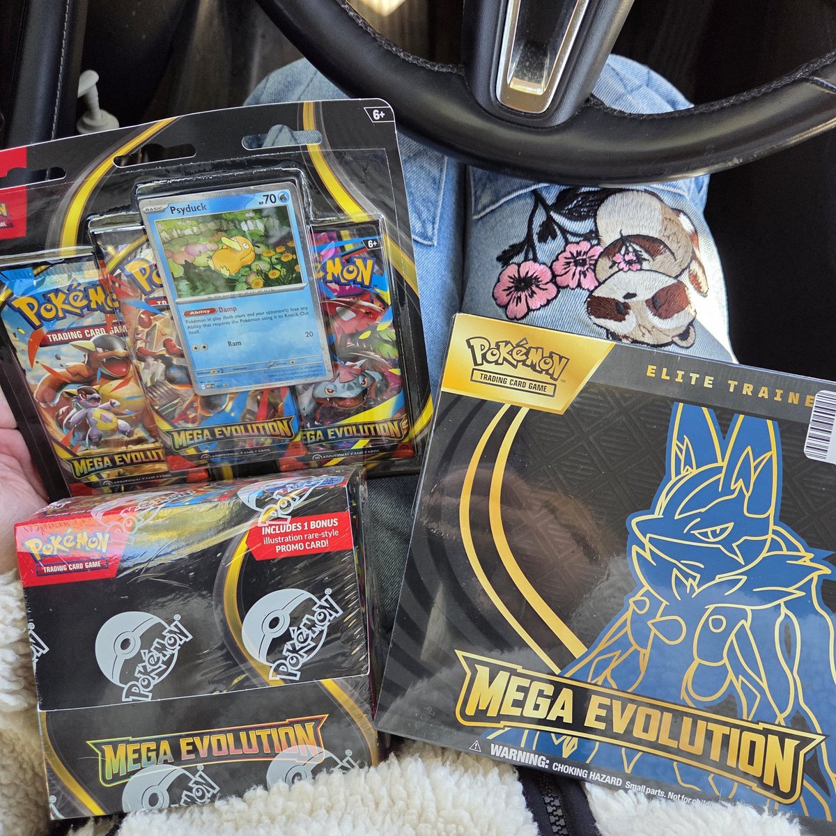 Check out the comments to see what I got from:
✨1 booster box
✨3 promo blister packs
✨3 ETBs

Is Mega Evolutions GOATED???