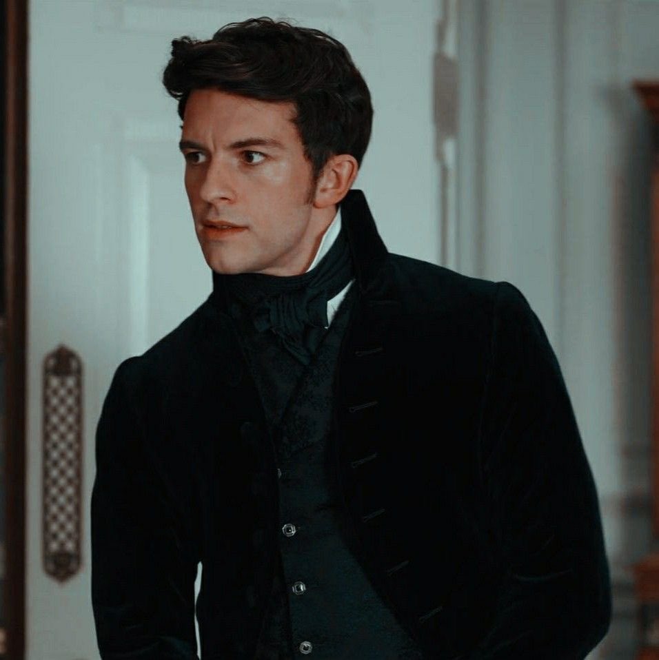 Nada más regresar le entregó a un lacayo mi sombrero, guantes y el abrigo.
Vengo de la comisaría ese despreciable de Lord Ronald no volverá a estar cerca de una mujer.
—¿Sabe si mi esposa ha salido de su cuarto?.
—Si señor, la encontrará en la biblioteca.
—Gracias.