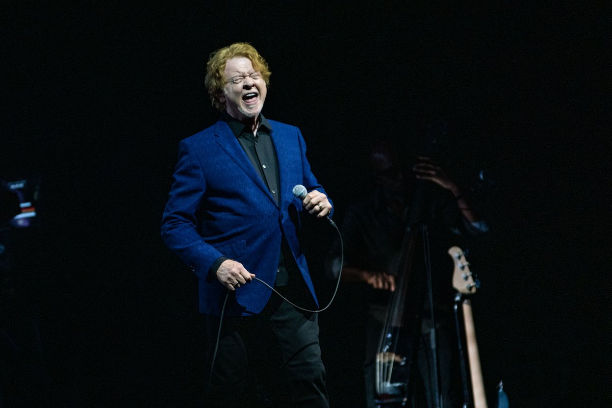 fdarena's tweet image. ❤️ If you don't know them by now, you'll be holding back the years!!  
The legendary voice of Mick Hucknall and Simply Red have taken over the arena and something got us started 🎤 Amazing support from Rumer.

#simplyred #leedsarena #leeds #rumer