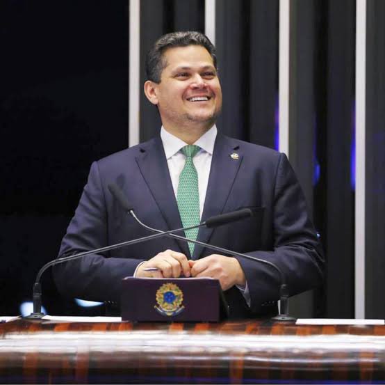 bcppolitica's tweet image. TÔ FORA! Davi Alcolumbre, presidente do Senado, cancela reuniões com Paulinho da Força, ignora Hugo Motta e sinaliza que não pautará qualquer projeto que reduza a pena de Jair Bolsonaro.