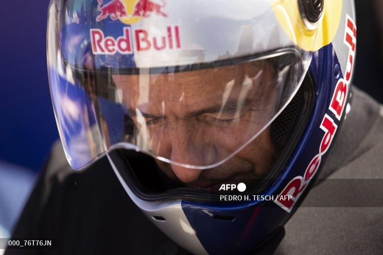 ✅Un vertiginoso descenso por una monumental rampa de 70 metros de alto, con 60 metros de caída.

✅Una velocidad de 103,8 km/h.

"Era casi imposible": el doble récord mundial del skater brasileño Sandro Dias. es-us.vida-estilo.yahoo.com/imposible-dobl… <a href="/AFP/">AFP News Agency</a> <a href="/AFPespanol/">Agence France-Presse</a> / Fotos: <a href="/phtesch/">Pedro H. Tesch</a>