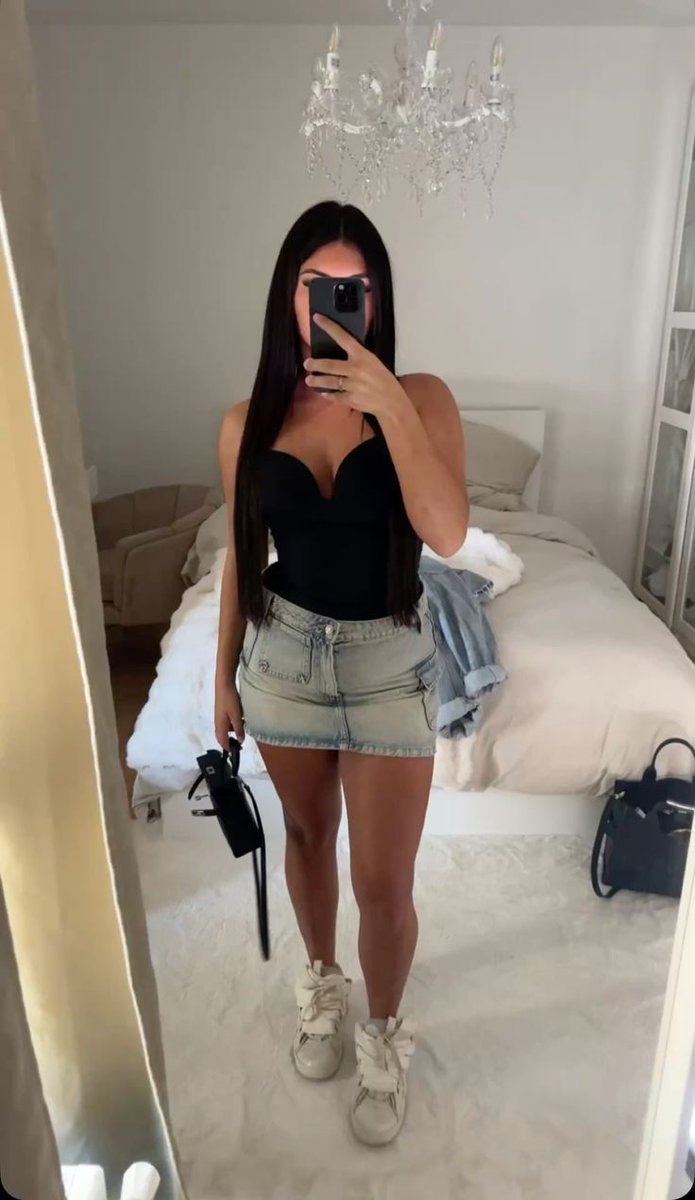 ce soir c'est la fête, je te montre mon jolie p'tit cul pour un like❤️, deal ??