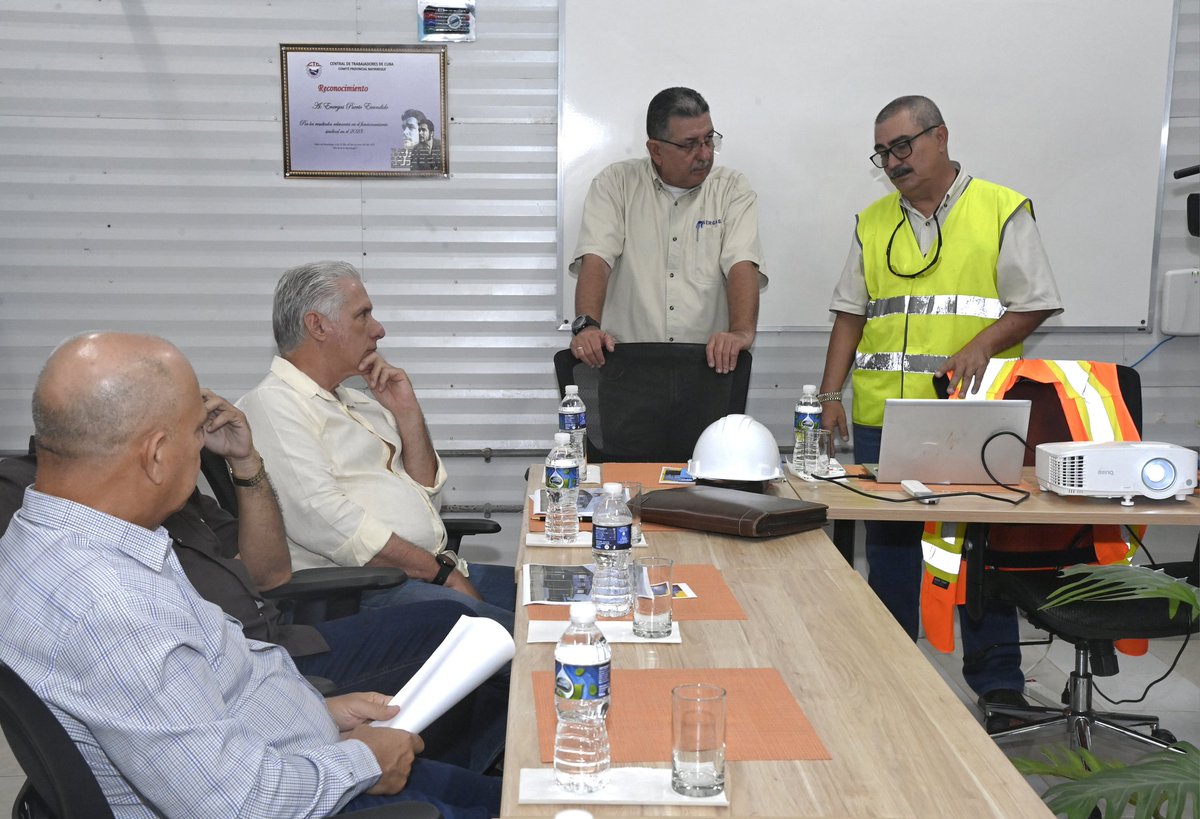Presidencia Cuba 🇨🇺 (@presidenciacuba) on Twitter photo <a href="/DiazCanelB/">Miguel Díaz-Canel Bermúdez</a> 🗣️l Igualmente se dialogó sobre el impacto de esta entidad para el Sistema Electroenegetico Nacional.
"Ha sido un caballo de batalla en los planes del SEN en medio de las actuales condiciones", aseveró el Presidente. <a href="/DiazCanelB/">Miguel Díaz-Canel Bermúdez</a> 🗣️l Igualmente se dialogó sobre el impacto de esta entidad para el Sistema Electroenegetico Nacional.
"Ha sido un caballo de batalla en los planes del SEN en medio de las actuales condiciones", aseveró el Presidente.