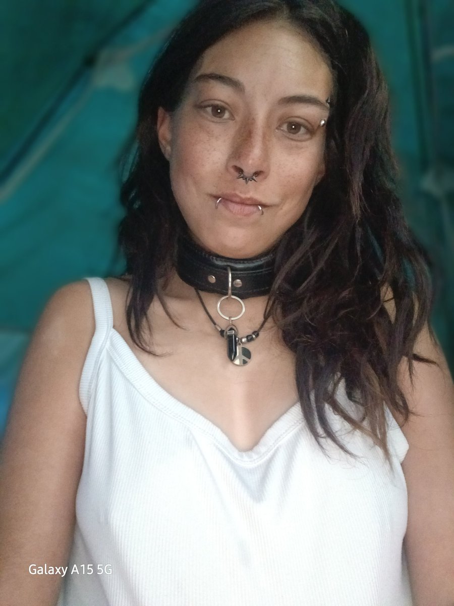 jinxy_rose's tweet photo. Heyo 😈
#bisexual #nativeamerican #makah #emo #hippie #brat #sub #collar #piercings #tattoos #nature #BrattyVibes https://t.co/I6eFqAaMl9