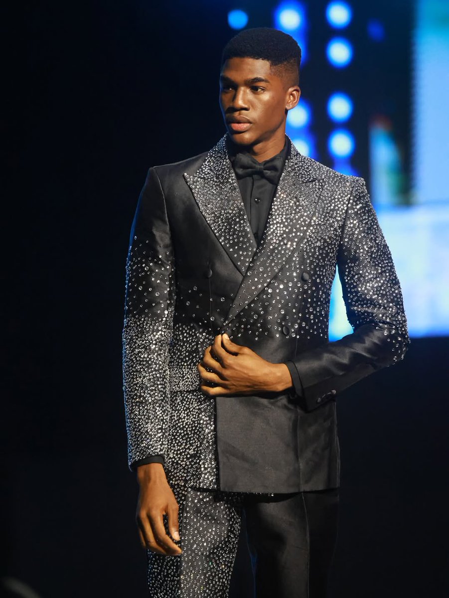 BethelDamian1_'s tweet photo. Thank you for your belief in me and your prayers. You all have supported and encouraged me at every chance and opportunity.

Thank you Dad, Mum, Chelsea, Divine, Ugochi, Ugonna, Obianuju. Love you all. Thank you to all who voted for me and supported. 
I sincerely appreciate it 🙏 https://t.co/3CeNDmEpfL