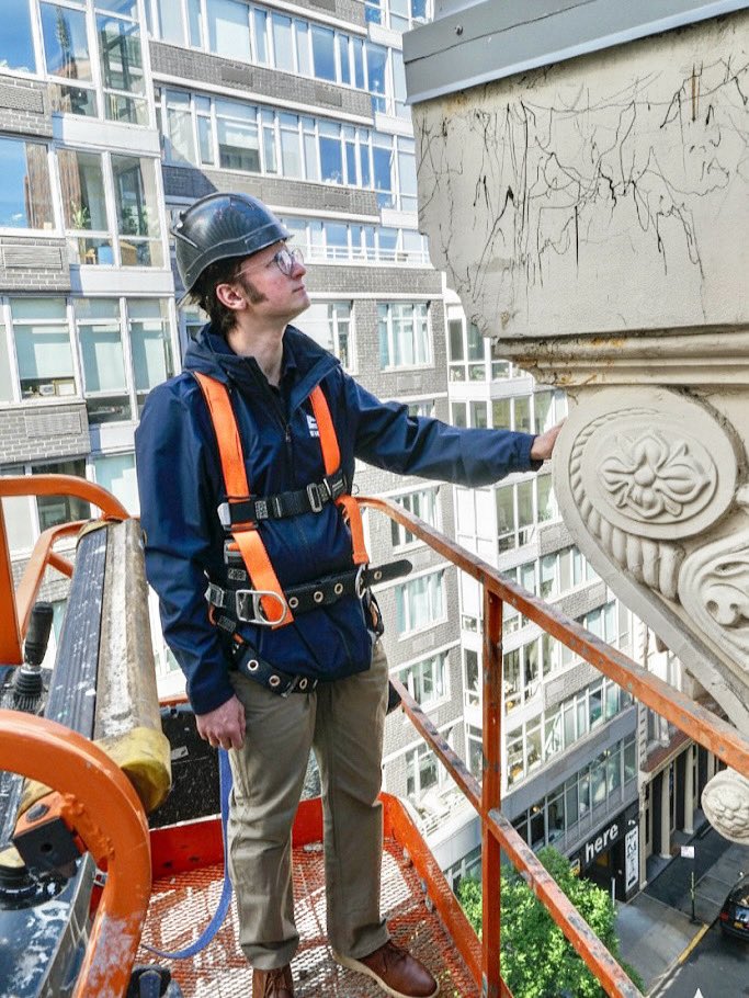 FSIArchitecture's tweet image. Close-up inspections are crucial for planning and maintenance of facades. 
 
#FSIArchitecture #FacadeSafety #FacadeInspection #ADayInTheLifeOfFSI