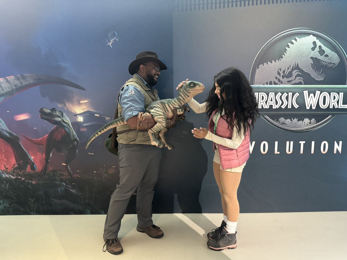 First day at my new job as park ranger.

🦖 dinos are my fave thing ever.

So getting hands on with #JurassicWorldEvolution3 today was the best 🥹 #prinvite