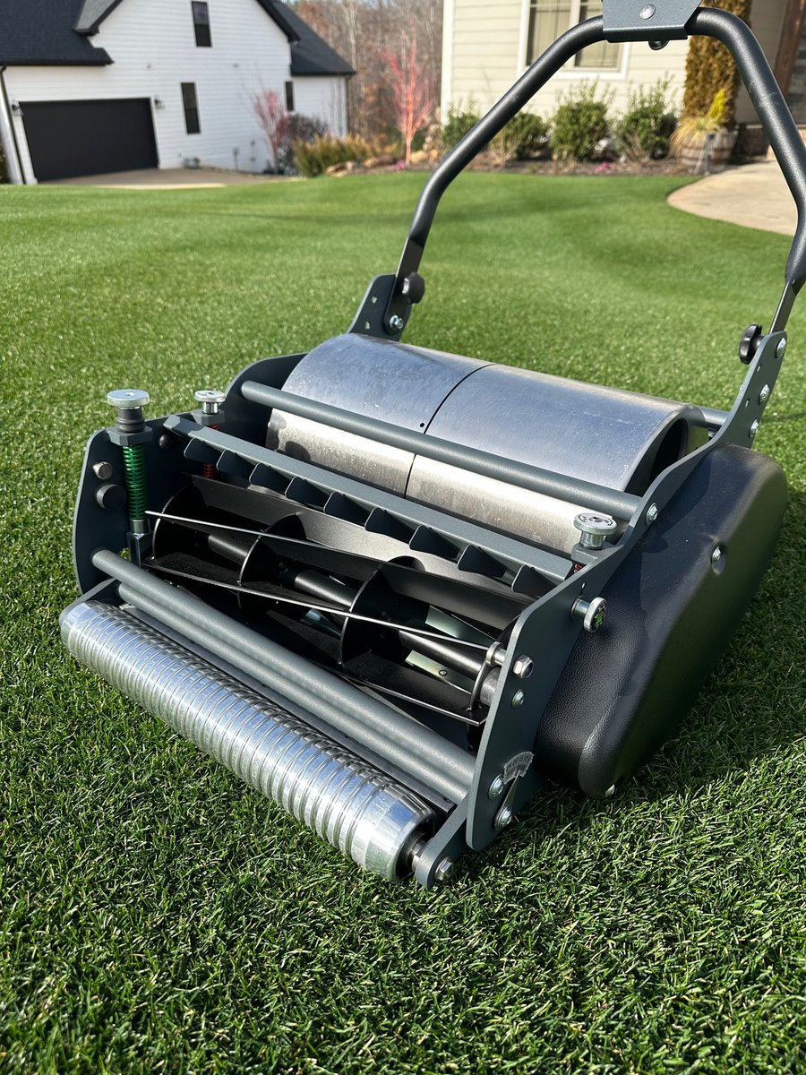 __el__toro__'s tweet image. So, who wants to produce a premium level, human powered, push reel mower in the US?

Made in Germany
$2.5k