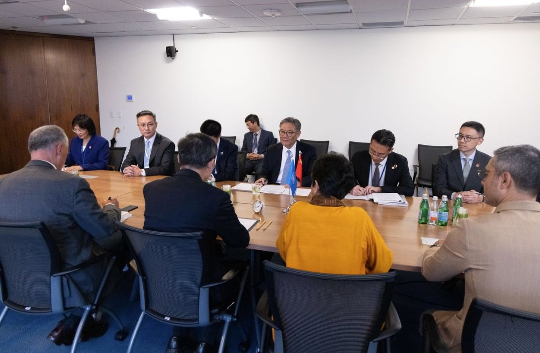 kanniwignaraja's tweet image. @UNDP dialogue with H.E Minister Wang
@MOFCOM_China on areas of collaboration that can further extend sustainable development results, locally and across developing countries. Working together to learn and extend support as countries move through their phases of development, has…