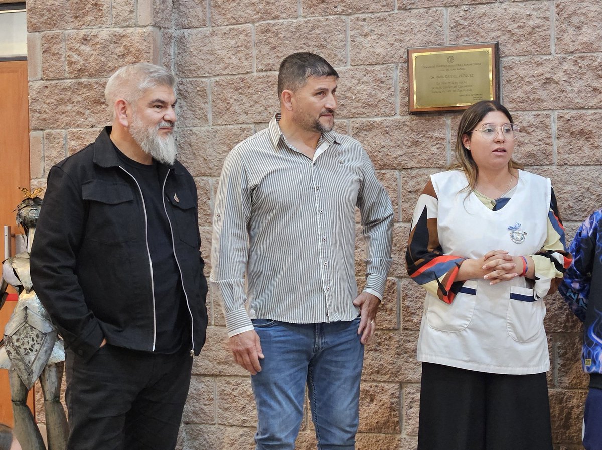 Junto a autoridades provinciales y municipales de San Rafael inauguramos una nueva edición de la Feria del Libro en el Departamento 📚
🤳 Conocé toda la programación hasta el domingo 28 de septiembre  linktr.ee/FeriaDelLibroM…
#CulturaMendoza mendo