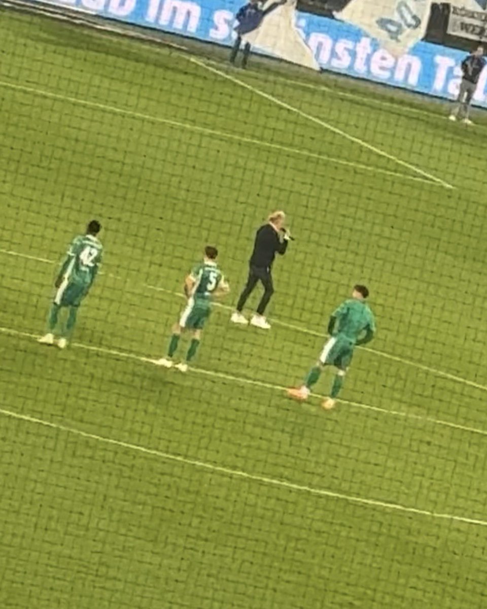 M75,97 (@jedentagfleisch) on Twitter photo Respekt an Loris #Karius !
Erst hinten die null halten und dann noch fรผr uns Kรถnigsblauer #S04 performen, danke! <a href="/s04/">FC Schalke 04</a> Respekt an Loris #Karius !
Erst hinten die null halten und dann noch fรผr uns Kรถnigsblauer #S04 performen, danke! <a href="/s04/">FC Schalke 04</a>