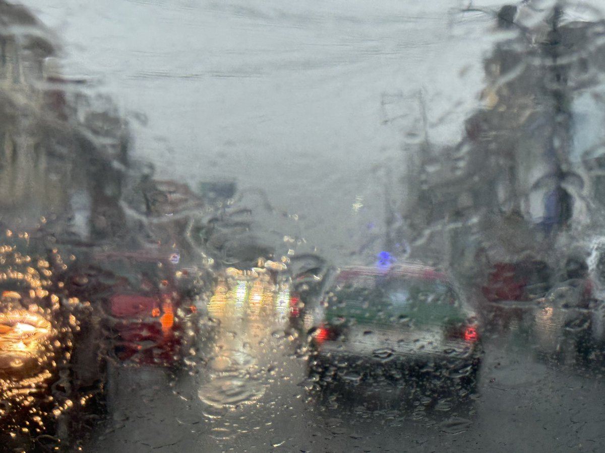 🔴 #ElClima || Se registra torrencial aguacero en #Xalapa. ⚡️⛈️