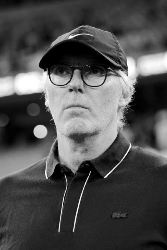 الاتحاد ليس ضعيفًا.. لكنه يعيش بلا هوية واضحة.
مدربه لا يرسم طريقًا، بل يترك الأمور للاجتهادات الفردية، وكأنها لعبة حظ.
الدفاع يُستباح بسهولة، وأي خصم منظم يعرف من أين تُؤكل الكتف.

بلان بلا خطة .. بلا حلول.

#الاتحاد_النصر