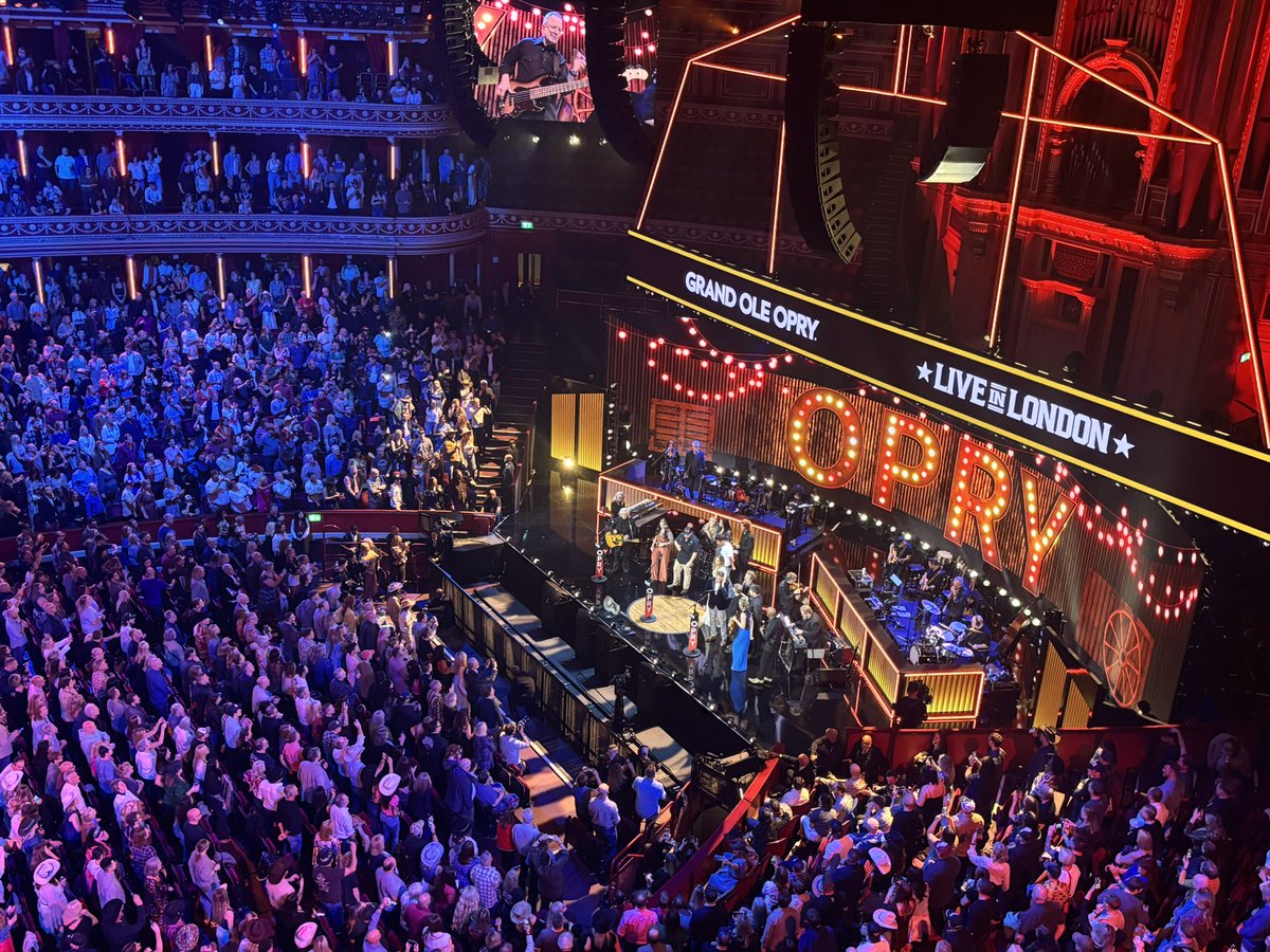 Luke Combs at the Royal Albert Hall 🙌🏼

#Opry100