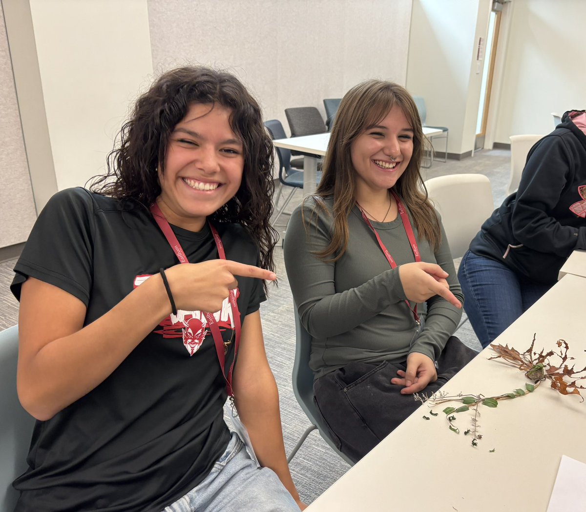 Mr_Hilbert's tweet image. Thank you to @earlham1847 The @LearnatRHS students had a great time and came away with a better understanding of the STEM fields and the possibilities that college can offer . @raewoolpy @wearrrichmond