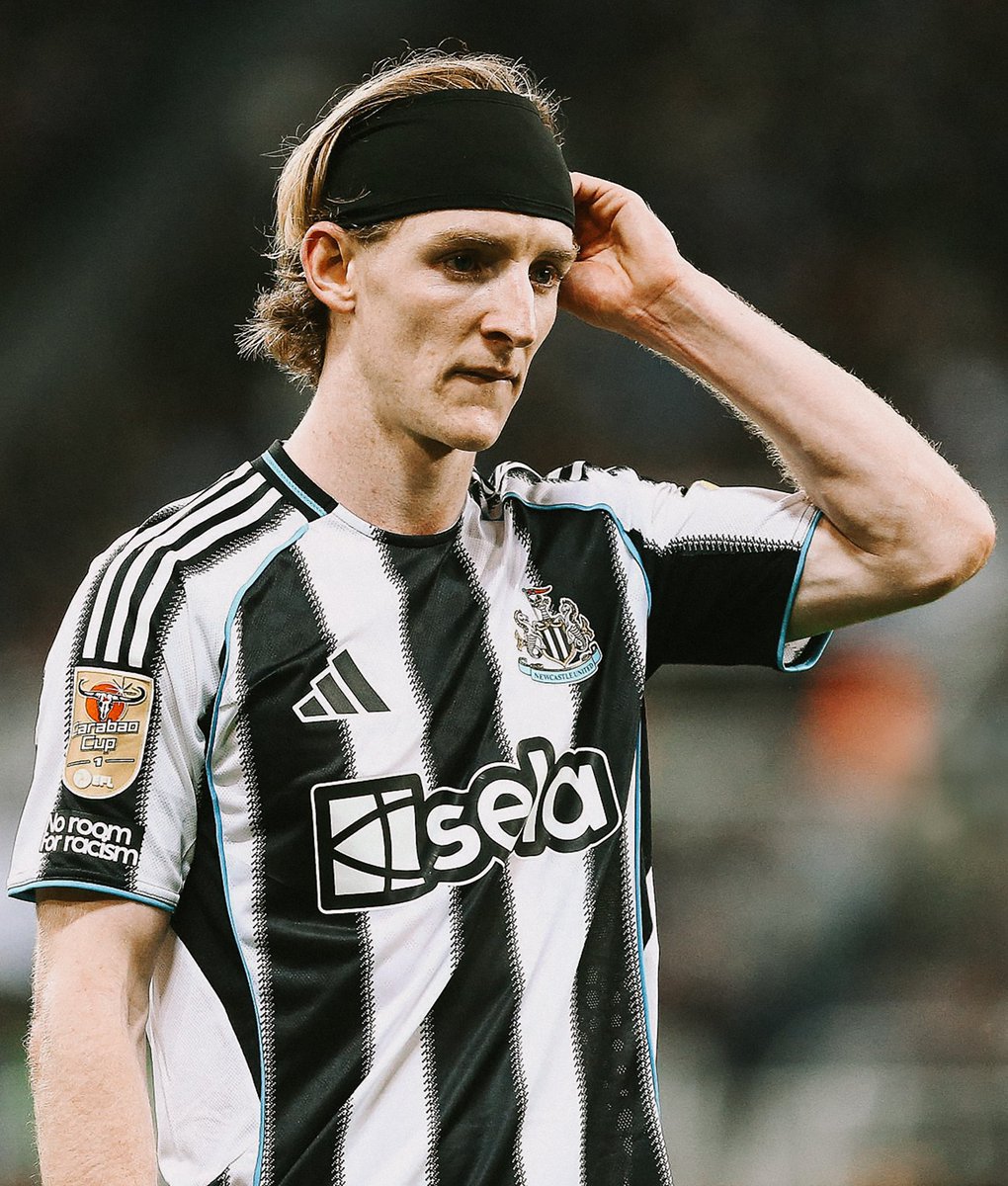 La camiseta y el parche de campeón de la Carabao...

AURA.