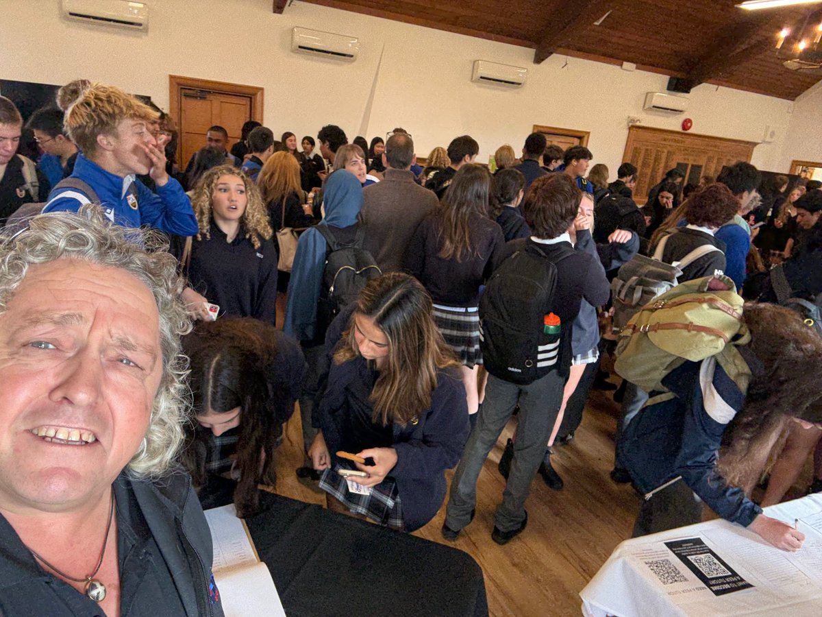 ExtremeOutreach's tweet photo. It was great to be a part of the SMUS Youth in Service (Volunteer) Fair today! I had a fantastic time connecting with everyone and building on the long partnership we have had with SMUS. We're excited to have gotten 63 students to sign up for our upcoming events. - Cliff https://t.co/8l0FiCNOkZ