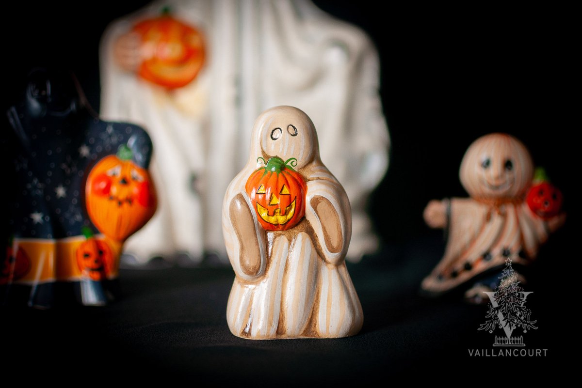 The Ghost Holding Jack O’Lantern is back in stock—just in time to welcome the Halloween season. valfa.com/shop/vaillanco…
