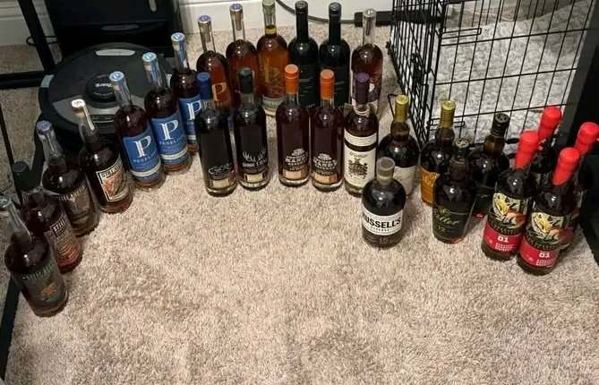 davidreference9's tweet image. If you  were  given  a  chance  to pick  some  few bottles. Which  of  these  bottles  are  you  going  to  grab? 😊