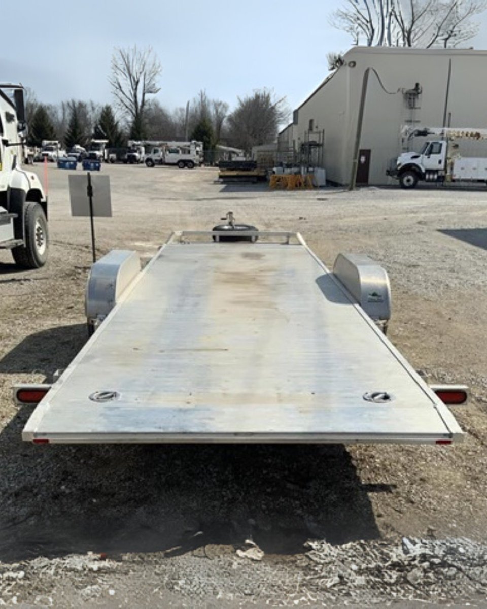 OtherStock's tweet image. Check out this 𝟐𝟎𝟐𝟏 𝐀𝐋𝐔𝐌𝐀 𝟐𝟔 𝐟𝐭 𝐱 𝟏𝟎𝟏.𝟓 𝐢𝐧 available on #OtherStock 

✅26' Overall Length
✅Removable Aluminum Floor
✅LED Lighting Package

For more information on this trailer visit ow.ly/7C6350X31jz 

#TiltTrailers #TrailerForSale #AluminumTrailer